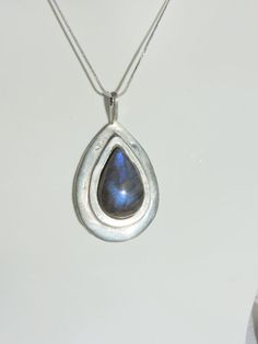 Silver serpentine chain necklace (neck level) The drop-shaped pendant handmade with a pretty Labradorite with royal blue highlights Natural stone The jewelry is delivered in a gift box, shipping costs are offered Royal Blue Highlights, Unique Jewelry Necklace, Highlights Natural, Blue Highlights, Drop In, Etsy Crafts, Jewelry Necklace, Necklace For Women, Natural Stone