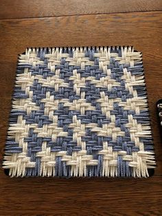 Weaving Patterns Design, Handmade Pot Holders, Loom Knitting Stitches, Weaving Book, Weaving Loom Diy