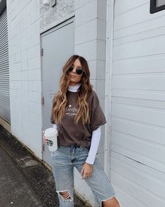 🌹🤍🎀 #inspo #ootd #gymoutfit #pinterest #thatgirl #outfitideas uç #outfitinspo #girlspride #girlsarestrong #motivation #motivationalqoutes #successful #successfulqoutes #inspire #qoute #explorepage #reels #reelsvideos Looks Jeans, Turtleneck Outfit, Graphic Tee Outfits, I'm With The Band, Layering Outfits, Tshirt Outfits, Winter Fashion Outfits