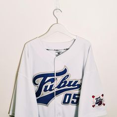 Vintage y2k white Fubu jersey. FUBU 05 Jersey. FUBU 05 graphic logo on chest embroidered badges on sleeve and chest. button up jersey. FUBU ATHLETICS 1992  Fubu jersey Fubu top Fubu shirt Fubu t shirt P2P 31 INCH, LENGTH 36 INCH Size XXXL / Good condition UK AND WORLDWIDE SHIPPING SERVICE  FULLY TRACKABLE SHIPPING SERVICE White Cotton Team Logo Jersey, White Cotton Jersey With Team Logo, White Baseball Collar Cotton Jersey, White Baseball Jersey With Team Logo And Crew Neck, White Team Logo Top For Streetwear, White Streetwear Top With Team Logo, White Top With Team Logo For Streetwear, White Crew Neck College Jersey, White Baseball Jersey With Team Logo For Fans