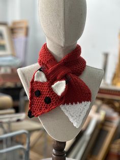 Handmade fox scarf with a keyhole to tie the tail  customizations available. Do you want another color? just write me, it's handmade! Rennaisance Faire, Ascot Scarf, Fox Scarf, Scarf Wrap, Scarf Accessory, Fox, Spain, Bathing Beauties, Electronic Accessories