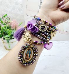 Spiritual Our Lady Of Guadalupe Bracelets As Gifts, Spiritual Beauty, Catholic Bracelet, Baptism Ideas, Diy Jewelry Inspiration, Purple Metallic, Boho Diy, Bracelets Handmade Beaded, Bead Bracelets