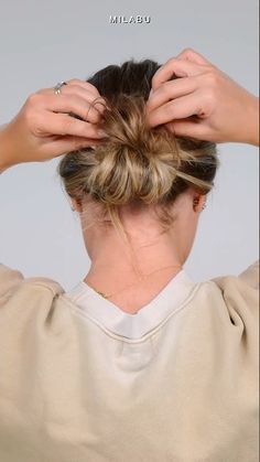 EASIEST LOW MESSY BUN! Hair Updo Styles, Low Messy Bun, Messy Bun For Short Hair, Prom Hair Updo, Low Bun Hairstyles, Messy Buns