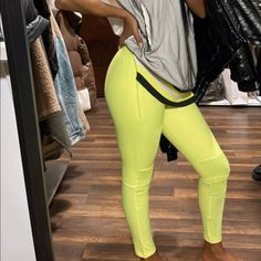 Fashionable Gym Leggings Stretch Athleisure Activewear For Day Out, Casual Stretch Activewear For Day Out, Spring Athleisure Green Pants, Spring Green Athleisure Pants, Trendy Spring Workout Sweatpants, Sporty Tight Bottoms For Summer, Sporty High Stretch Spring Pants, Sporty High Stretch Pants For Spring, Casual High Stretch Yellow Bottoms