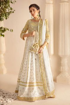 Amal Kamdani Work, Kundan Work, Designer Outfit, Pakistani Wedding Outfits, Embroidered Bodice, Pure Chiffon, Wedding Bridal Party, Bridal Party Dresses, Contemporary Classic