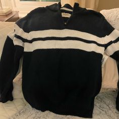 Brand New With Tags Cute Navy With White Stripe Half Zip Sweater Perfect For A Gift The Holidays Or The Cold Fall Days Coming Ahead! Runs On The Larger Side Navy Half Zip Sweater, Half Zipped Sweater, Half Zip Sweatshirt Outfit, Old Navy Clothes, Random Clothes, Sweater Y2k, Pullovers Outfit, Puff Sleeve Cardigan, Vintage Old Navy