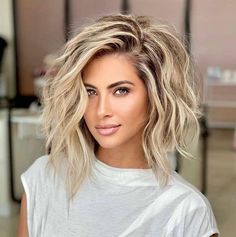 Blonde Hair With Roots, Layered Haircuts For Women, Blonde Wavy Hair, Dark Roots Blonde Hair, Human Wigs, Haircut Styles, Short Layered Haircuts