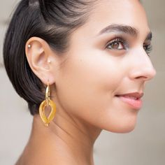 These are a versatile and chic hoop earring. You can keep the curb link on, or take it off - 2 looks with 1 hoop! Add a vibrant POP to your collection. The colorful lucite links can be taken off and added to necklace, or bracelet to keep things interesting. Wear the gold hoops as their own or mix and match the lucite links. Wearing: Avoid contact with water, cleaning agents, beauty products & chemicals.   Cleaning: Clean only as needed. Excessive cleaning will remove layers of metal. Ensure your Drop Hoop Earrings, Lucite Jewelry, June Birthstone Jewelry, Gold Jewelry Earrings, Handcrafted Accessories, Jewelry Ring Box, Gifts For New Mums, Pearl Jewellery Earrings, Men's Jewelry Rings