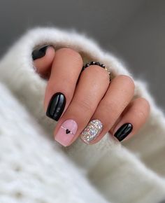 black nails with glitter Black Nails With Glitter, Kutek Disney, October Nails, Smink Inspiration, Summery Nails