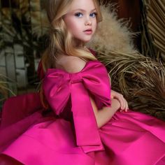 Dress your little princess in this elegant satin fuchsia girl dress. With an off-shoulder design and white princess style, she will stand out at any birthday or wedding party. This dreamy gown, J159, is perfect for creating beautiful memories. White Princess Gown, Yellow Evening Dresses, Silver Evening Dress, Purple Evening Dress, Dreamy Gowns, Gold Evening Dresses, Green Evening Dress, Vestidos Color Rosa, Girls Dress Shop