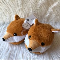 New With Tag. La Express Fox Slippers Plush, Adorable Fox Design. Size S/M Fox Clothes, Fox Slippers, Fox Design, Taylor Swift, Swift, Fox, Slippers, Women Shopping, Clothes