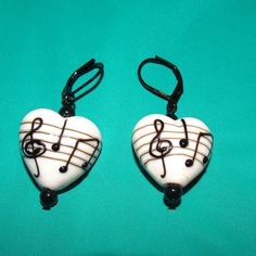 Amore Musica Orecchini - Handcrafted Heart-Shaped "Love Of Music" Grace Lampwork Earrings. Black Findings And Leverbacks Match Musical Notes. Music Note Earrings, E Jewelry, Music Earrings, Princess Cut Stud Earrings, Champagne Earrings, Clear Crystal Earrings, Love Of Music, Gold Bar Earrings, Safety Pin Earrings