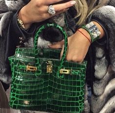 Kelly Green Outfit, Luxury Purses, Fancy Bags, Pretty Bags, Green Outfit, Mode Inspo, Hermes Bags, Cute Bags, Looks Vintage