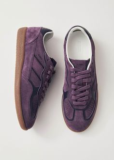 tb.490 Rife Lilac Sneakers | ALOHAS Basket Noir, Fashionable Shoes, Purple Suede, Shoe Inspiration, Shoe Inspo, Swag Shoes, Mode Inspo, Ballerina Flats, Pretty Shoes