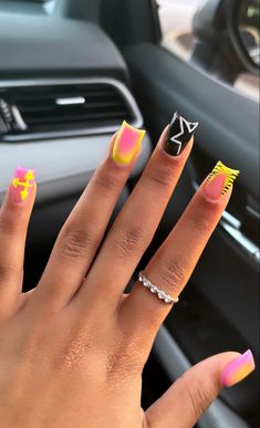 Daycare Nail Ideas, Square Nails Back To School, Nail Ideas Acrylic Colorful, Droopy Smiley Face Nails, Design Acrylic Nails Art Ideas, Colorful Design Nails, Nail Style Ideas, Shirt Duck Nails, Short Vacation Nails Black Women