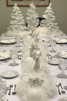 34 Festive & Elegant White Christmas Decor Ideas to Try This Year Silver Tablescape, Winter Wonderland Christmas Party, White Christmas Decorations, White Christmas Decor Ideas, White Christmas Party, Glam Christmas Decor, Pretty Christmas Decorations, Silver Christmas Decorations, Christmas Candle Decorations