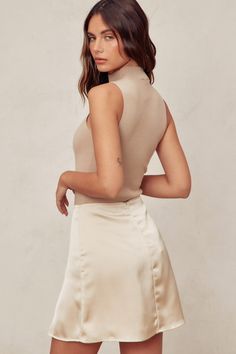 Satin mini skirt with side slit. Zipper closure in the back. Material: Shell: 97% Polyester, 3% Spandex. Lining: 100% Polyester. Sizing: Small: US Size 0-2 Medium: US Size 4-6 Large: US Size 8-10 Silk Mini Skirt, Satin Mini Skirt, Heel Accessories, Outfit Wedding Guest, All White Outfit, Sweater Tank Top, White Outfits, Sweater Blouse, Guest Dresses