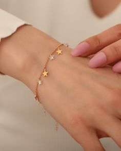 The "Dreamers Stars Bracelet" is an artistic masterpiece made of high-quality 925 sterling silver that adds a touch of elegance to your wrists. This magical bracelet captures the magic of the night sky, with its graceful star shapes crafted from alternating silver and cubic zirconia stones that swing gently on the wrist.

Thanks to its simple design, the Dreamers Stars bracelet can also be wonderfully combined with other bracelets to create a unique look. Magical Bracelet, Treble Clef Necklace, Stars Bracelet, Seahorse Necklace, Magical Accessories, Retro Bracelet, Timeless Ring, Daisy Bracelet, Snake Chain Bracelets