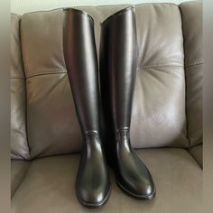 Fully Waterproof Rubber And So Chic. Knee High With Low Heel. Never Worn, Some Wear From Age On Trim Shown In Picture Style Rain Boots, Equestrian Style, Low Heels, Rain Boots, Equestrian, Knee High, Size 6, Trim, Women Shoes