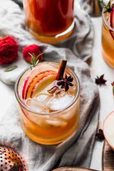 an apple cider is garnished with cinnamon and apples