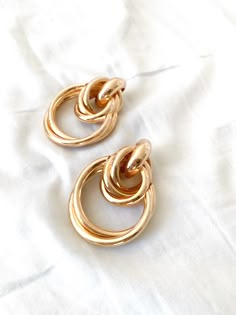 Classic Style Triple Layer Linked Hoop Alloy Earrings Color: Gold Luxury Gold Plated Jewelry With Matching Earrings, Luxury Timeless Gold-plated Earrings, Crazy Jewelry, Cherry Lady, Jewelry Classy, Jewelry Stacking, Cherry Baby, Eyeliner Styles, Alloy Earrings