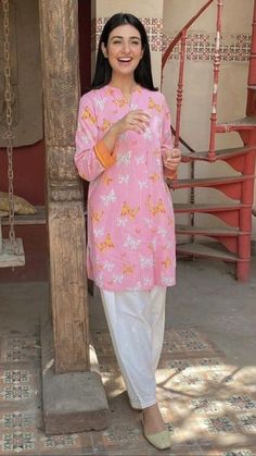 Style Outfits Summer, Summer Vibes Aesthetic, Casual Maxi Dresses, Sarah Khan, Simple Kurta Designs, Pakistani Fashion Casual, Casual Indian Fashion, Pakistani Dresses Casual, Pakistani Fashion Party Wear