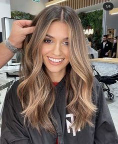 Sunkissed Bayalage Hair, Brown Melt Hair Balayage, Bronde Balayage With Highlights, Amber Massey Hair, Balayage Hair 2022, Erin Andrews Hair, Partial Balayage Light Brown Hair, Bronde Balayage Brunettes Summer Hair, Light Baylage Brunette