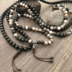 Beautiful black and mix Agate Japa Mala from Nepal. You can choose between the Black Agate mala and the Mix Agate mala necklace. A unique praying mala that can be used as a necklace or as an ornament. The mala has no clasp, you wear it over the head. The mala necklace is 42.5cm- 16.75 inch long A most have addition to your jewelry collect To see more unique Mala necklaces click the link below https://www.etsy.com/shop/AkashiJewelry?ref=seller-platform-mcnav&section_id=18307945 Enjoy Con salu Agate Beaded Bracelets With 108 Beads For Meditation, Black Beaded Bracelet With 108 Beads For Meditation, Spiritual Black Beaded Necklaces With Round Beads, Black Spiritual Beaded Necklace With Round Beads, Black Bohemian Beaded Bracelets For Meditation, Spiritual Black Beaded Necklaces, Black Agate Beads With Natural Stones, Adjustable Agate Hand-strung Mala, Adjustable Hand-strung Agate Mala