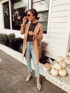 Capsule Wardrobe || 21 Styled Outfits From November’s Capsule Wardrobe #fallstyle #capsulewardrobe #falloutfits Chilly Spring Outfit, Styled Outfits, Jeans And Hoodie, Dress Better, Practical Fashion, Spring Clothing, Wear Pearls, Clothes Horse, Sweaters And Jeans