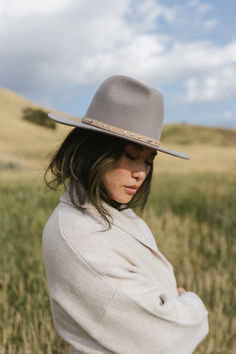 Close-up of a felt wide-brim hat paired with autumn accessories, highlighting its role as a fall fashion staple. Fall Fedora With Fur Felt And Flat Crown, Elegant Felt Hat For Everyday Fall Wear, Elegant Everyday Felt Hat For Fall, Trendy Felt Hat With Flat Crown For Fall, Elegant Flat Brim Felt Hat For Everyday, Trendy Flat Crown Felt Hat For Fall, Adjustable Flat Crown Fedora For Fall, Elegant Felt Hat With Flat Crown For Fall, Elegant Everyday Felt Hat With Flat Brim