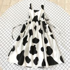 Oversized Cow Print Kawaii Harajuku Pinafore Dress with pockets. SIZE CHART IN INCH Kawaii Princess, Deer Doll, Kawaii Clothing, Style Kawaii, Kawaii Harajuku, Pinafore Dress, Cute Cows, Kpop Outfits, Dress With Pockets