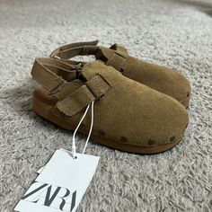 Brand New Zara Kids Brown Leather Suede Clogs. Perfect For Fall!! Size 26 Eur, 9.5 Us Toddler Suede Clogs, Zara Kids, Leather Clogs, Zara Shoes, Brown Suede, Suede Leather, Kids Shoes, Clogs, Brown Leather