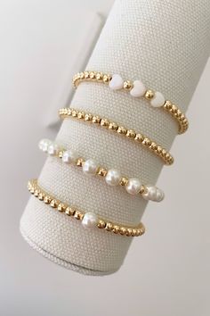 Pearl Bracelet With Words, Beaded Bracelet For Girls, Stretch Pearl Bracelets, Good Beaded Bracelets, Pearl Stack Bracelets, Pearl And Gold Bracelet Stack, Pearl And Bead Bracelet, Gold Bead Bracelet Ideas, Clean Girl Bracelets