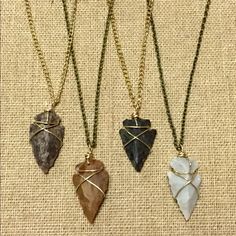 This Listing Is For One Dainty Arrowhead Necklace. You Can She's From Bronze Or Gold 16 Inch Chain. Arrowheads Vary Arrowhead Necklace Diy, Arrowhead Display, Cherokee Jewelry, Crystal Wraps, Arrow Head Necklace, Arrowheads Jewelry, Genshin Oc, Arrowheads Design, Homemade Things