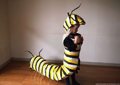 30 of the Best Halloween Costumes for Kids (Cardboard catepillar) Monarch Caterpillar Costume, Catapillar Costume, Caterpillar Costume Diy, Monarch Costume, Caterpillar Costume, Bug Costume, Carnaval Costume, The Best Halloween Costumes, Monarch Caterpillar