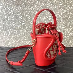 Size: 14cm*21cm*10cm It comes with Dust box, Care manual, Tag, and Paper bag. High-end Bucket Bag, High-end Bucket Shoulder Bag For Daily Use, High-end Large Capacity Bucket Bag, High-end Satchel With Bucket Shape And Detachable Handle, High-end Bucket Satchel With Detachable Handle, Tan Bucket Shoulder Bag With Dust Bag, High-end Bucket Bag With Removable Pouch For Daily Use, High-end Daily Use Bucket Bag With Removable Pouch, Designer Large Capacity Pouch Bucket Bag