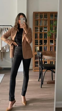 Womens Work Suits Office Wear, Plaid Business Outfit, Long Tan Blazer Outfits Women, Salon Manager Outfits, Bold Work Outfits, Sales Manager Outfit, Modern Interview Outfits For Women, Business Professional Outfits For Women Classy, Legal Outfits