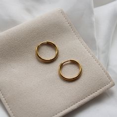 These simple hoop earrings are the perfect accessory for your everyday life. They look elegant and you don't have to take them off because they are made of stainless steel and are waterproof.🤍 Available in 3 sizes, the mm size corresponds to the diameter - If you have any questions, feel free to send me a message! Minimalist 14k Gold-filled Cartilage Earrings, Gold Minimalist Tarnish-resistant Cartilage Earrings, Minimalist Tarnish-resistant Huggie Earrings, Minimalist Stainless Steel Tarnish Resistant Huggie Earrings, Minimalist Gold-plated Cartilage Earrings, Gold Plated Minimalist Round Cartilage Earrings, Minimalist Stainless Steel Huggie Jewelry, Minimalist Gold-plated Huggie Earrings, Minimalist Stainless Steel Hoop Earrings For Everyday