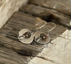 Sawgrass Earrings Oxidized fine silver. Andalusite. by jNicDesigns Metal Clay, Polish Jewelry, Dandy, Hand Forged, Pure Silver, Fine Silver, Sterling Silver Bracelets, Earrings Handmade, Jewelry Stores