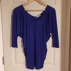 Tea N Rose Dolman Style Top With Batwing Sleeves. Has A Rounded V-Neck On Both Front And Back. Bottom Hem Has A Band. Nwt! Size M Casual Blue Blouse With Batwing Sleeves, Casual Blue Batwing Sleeve Blouse, Blue Batwing Sleeve Blouse For Spring, Blue Batwing Sleeve Summer Tops, Womens Tea, Dolman Top, Batwing Sleeve, Bat Wings, Cobalt Blue