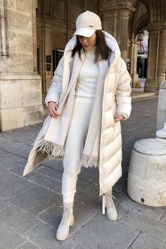 Faux Shearling Coat Outfit, Shearling Coat Outfit, Fashion Winter Outfits, Long Winter Coats Women, Cold Fashion, Jacket Outfit Women, Fall Winter Jacket, Classy Winter Outfits, Faux Shearling Coat