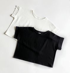 "* Minimal basic t-shirt perfect for any casual outfit. * Made of 100% lightweight linen, 100% medium weight linen, a blend of linen and rayon or 100% cotton. * Loose fit with relaxed armholes and a crew neckline, dropped shoulders and cropped length. * Lengthen or shorten up to 15cm / 6in at no extra cost, just let me know in the comments. | SIZES | Please check the measurements carefully. This shirt is a loose fit. In the pictures, I'm wearing a Small size and my measurements are: Shoulder wid Boxy Effortless Short Sleeve T-shirt, Black Cropped Short Sleeve Top For Summer, Boxy Short Sleeve Tops For Everyday, Basic Cropped Shirt With Short Sleeves For Summer, Oversized Short Sleeve Cropped Shirt For Summer, Oversized Basic Cropped T-shirt For Summer, Boxy Fit Cropped Shirt With Short Sleeves For Summer, Summer Boxy Fit Cropped Shirt With Short Sleeves, Boxy Fit Crop Top For Everyday Wear