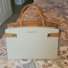 New With No Tags Included Dust Bag And Strap, Peat And Smoke Free Home Designer White Satchel With Leather Handles, Medium Tote Bag, Bags Michael Kors, Oboe, Medium Tote, Womens Tote Bags, Dust Bag, Michael Kors, Tote Bag