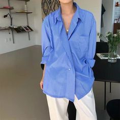 Linen Style Fashion, Smart Casual Women, Walking Outfits, Stripe Outfits, Shirt Refashion, Minimal Outfit, Jeans Diy, Fashion Attire, 가을 패션