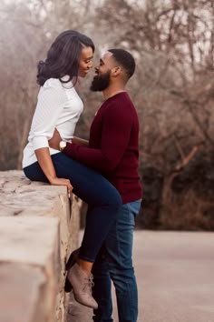 Black Couples Photoshoot Casual, Photo Outfit Ideas Couple, Engagement Photo Shoot Ideas Black Couples, Black Engagement Photos Outfits Casual, Denim Engagement Photos Outfit Ideas, Fall Engagement Photos Black Couple, Dream Boyfriend Pictures Relationship Goals, Engagement Picture Poses Outdoors