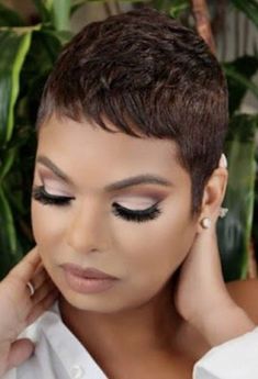 Black Pixie Haircut Short Styles, Stacked Inverted Bob, Inverted Bob Haircut, Dark Brown Hair With Highlights, Beautiful Wedding Hairstyles, Black Hair Short Cuts, Highlights Ideas