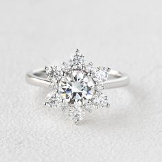 Flower Shaped Moissanite White Gold Ring - Felicegals Snowflake Engagement Ring, Moissanite Engagement Ring White Gold, Art Deco Flower, Moissanite Halo Ring, Floral Engagement Ring, Flower Cluster, Zierlicher Ring, Solid Gold Band, Bridal Wedding Rings