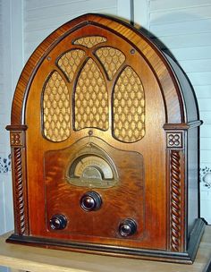 an old wooden radio sitting on top of a table