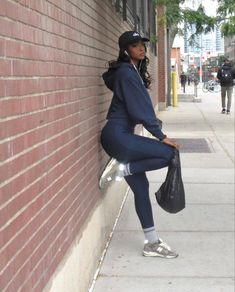 Running Errands Aesthetic, Justine Skye Aesthetic, Errands Aesthetic, Aesthetic New Balance, Blue Workout Set, Call Baby, Alo Workout, Workout Sets Outfit, Aesthetic Running