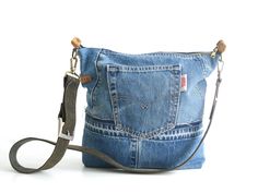 Unique handmade denim crossbody  bag with a vintage look! On the bag you can find the original Levis pocket, leather details, and a fresh looking cotton lining. This jeans bag is made of an old medium blue Levis,  the original features have been incorporated into the new design. The metal zipper gives your handbag a sturdy look ! This bag has one pocket on the front and a big one at the back! Inside you'll find a open pocket with a seperate pocket for you phone. The genuine shoulder strap is mad Denim Purses And Bags Old Jeans, Jean Levis, Coffee Sacks, Denim Crossbody, Denim Purse, Denim Tote Bags, Denim Tote, Old Jeans, Jeans Bag